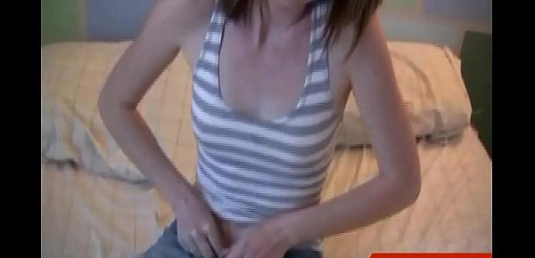  Nasty girlfriend "Kate" strips and rubbers on herself!